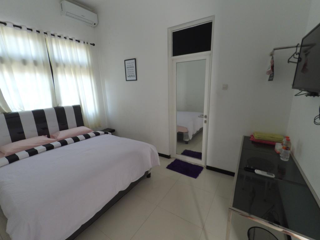 Mess Inn Semarang Extérieur photo
